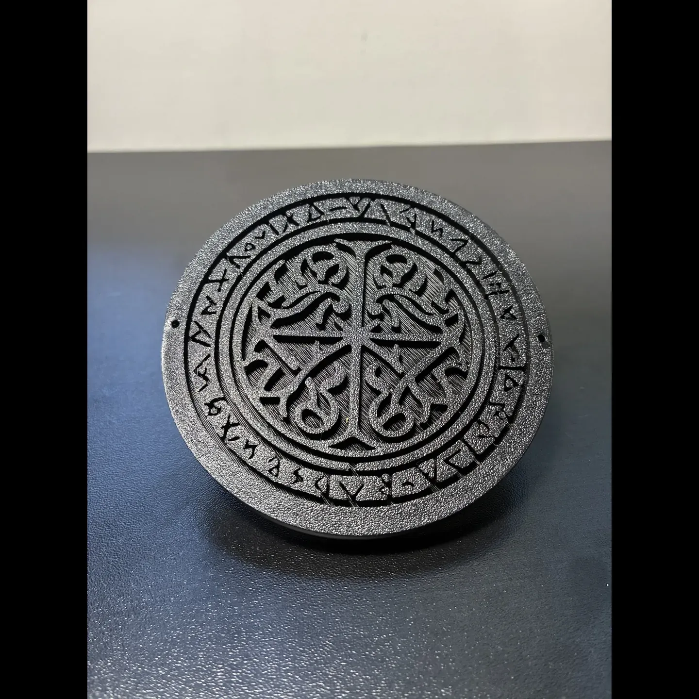 Porta copo rúnico viking foto real do produto